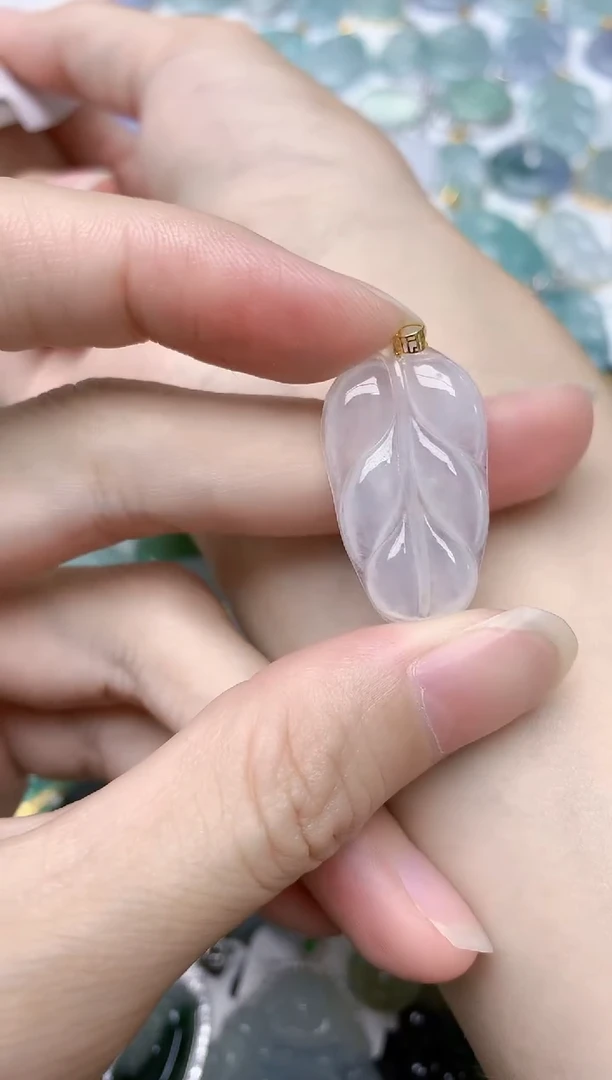 翡翠18K金镶嵌颈饰小*美天然A货翡翠