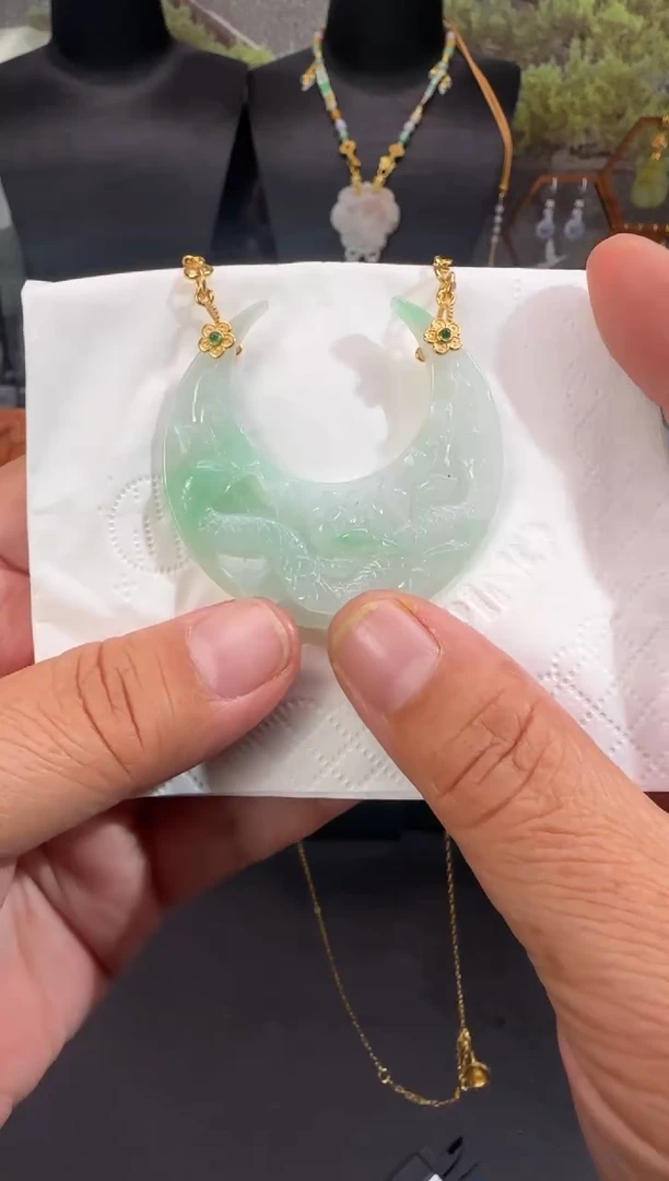 【闪购商品】翡翠颈饰未镶嵌牌子