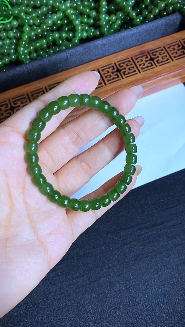 未镶嵌手串和田玉（碧玉）菠菜绿直切手串