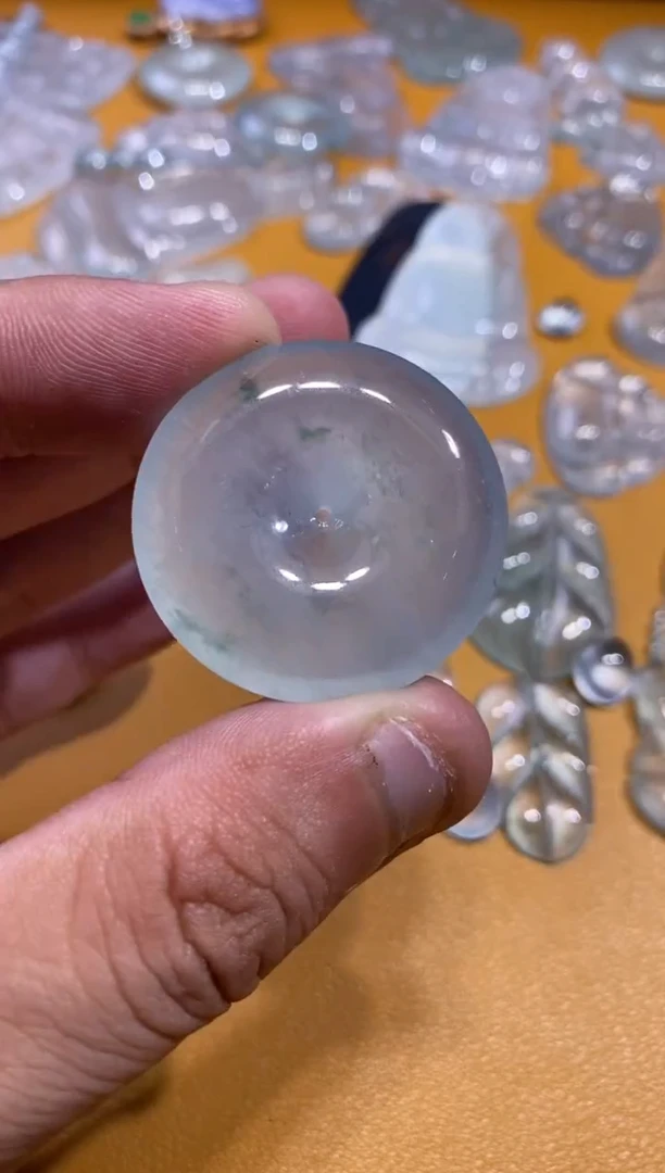 吊坠(不含链)未镶嵌翡翠扣子22500  33.5  6.7