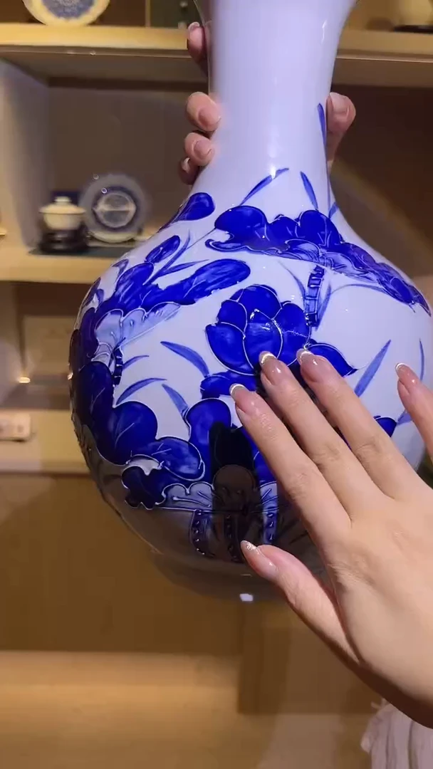 摆件景德镇陶瓷青花荷花赏瓶