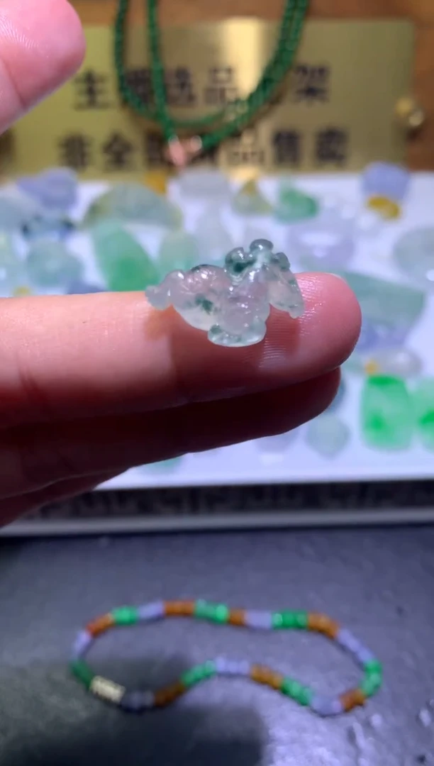 未镶嵌定制翡翠毛货