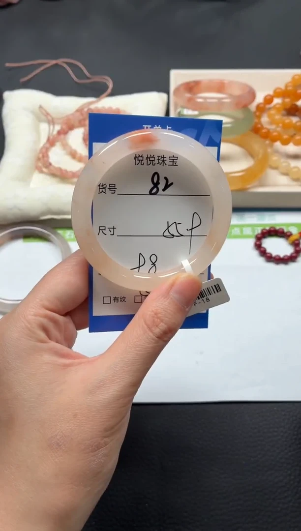 未镶嵌手镯石英质玉82