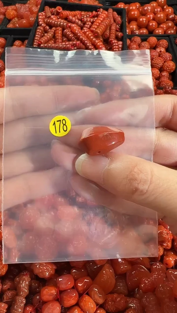 颈饰未镶嵌南红玛瑙1