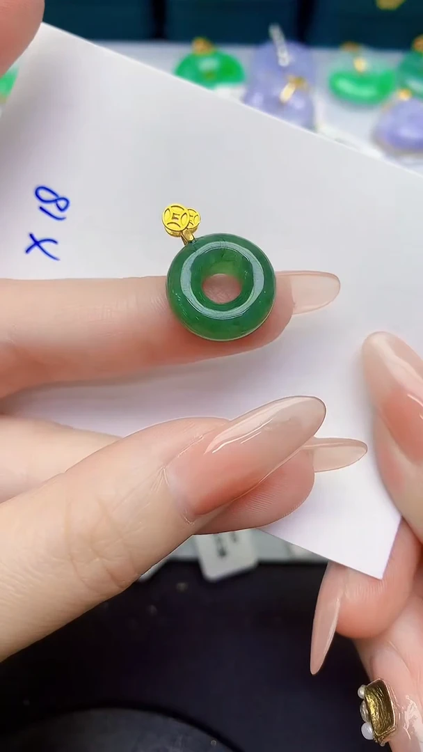 颈饰未镶嵌翡翠缅甸天然翡翠A货