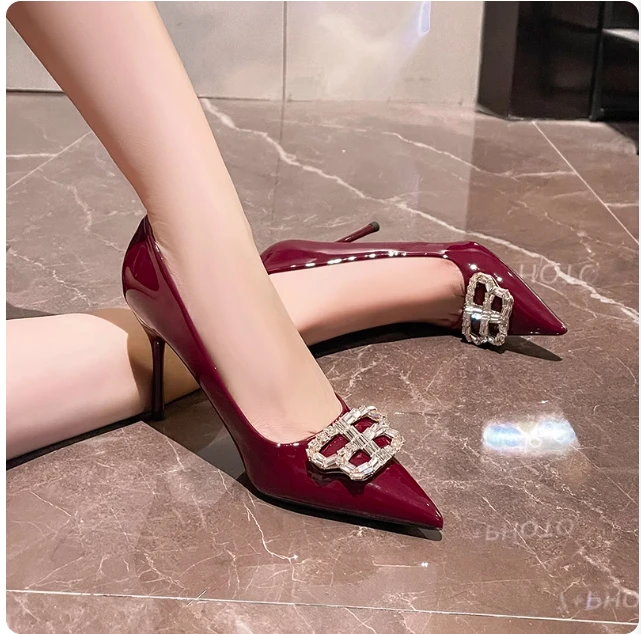 2025年性感名媛风秋季新款水钻单鞋尖头漆皮细跟高跟鞋不累脚女鞋