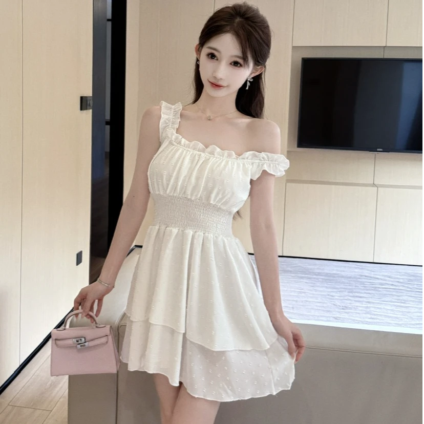 法式气质一字肩白色短袖连衣裙女夏季修身收腰短裙设计感a字裙子