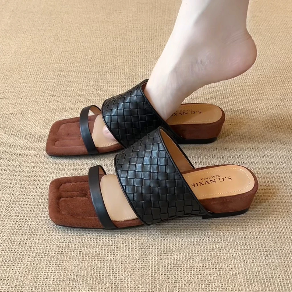 RubyL/3.5cm2025年夏季手工编织休闲街头风舒适百搭坡跟一字拖鞋