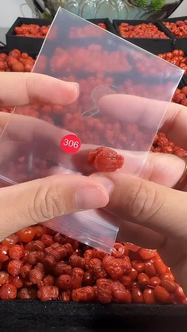 颈饰未镶嵌南红玛瑙1