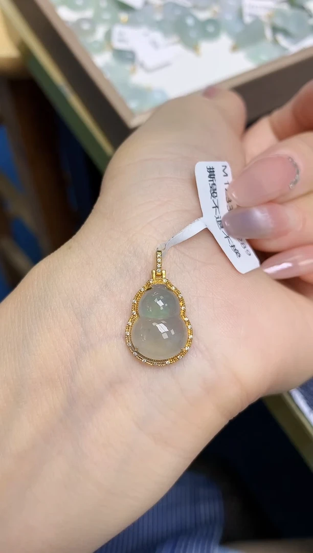 翡翠18K金镶嵌颈饰天然翡翠A货