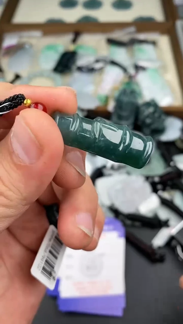 【闪购商品】翡翠颈饰未镶嵌  天然翡翠，一物一图