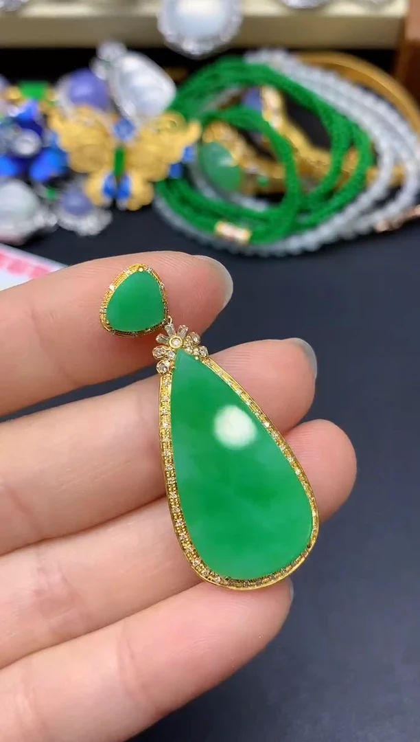 颈饰18K金镶嵌翡翠364-翡翠雪姐天天见