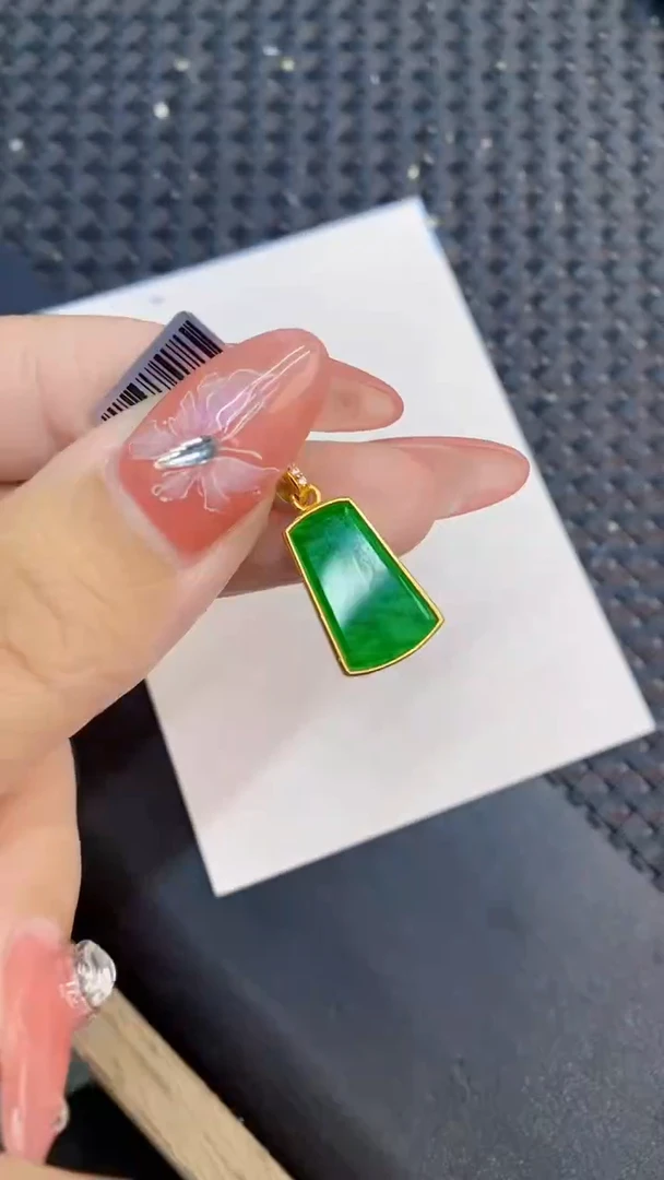 颈饰未镶嵌翡翠1