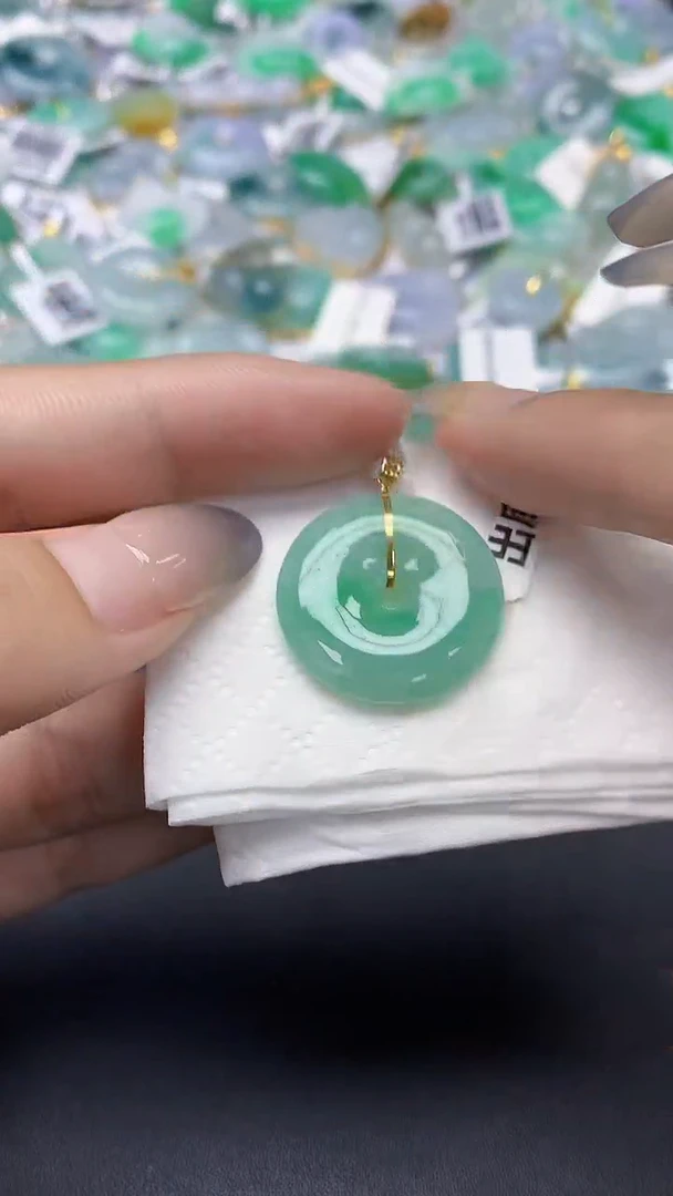 翡翠18K金镶嵌颈饰天然缅甸a货翡翠