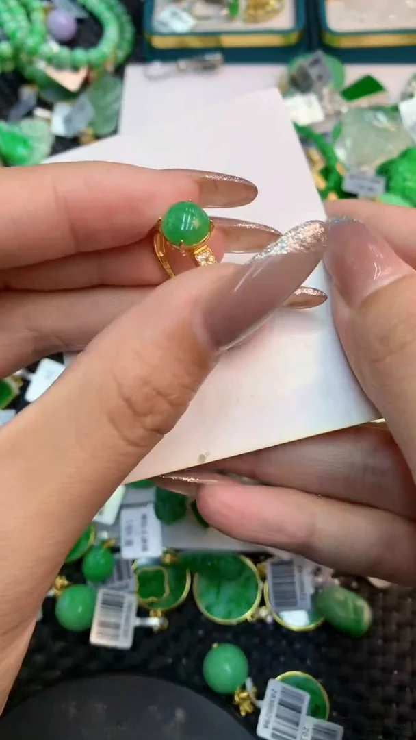 颈饰未镶嵌翡翠1