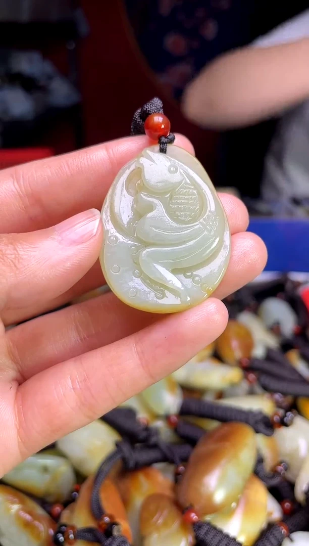 和田玉未镶嵌颈饰1