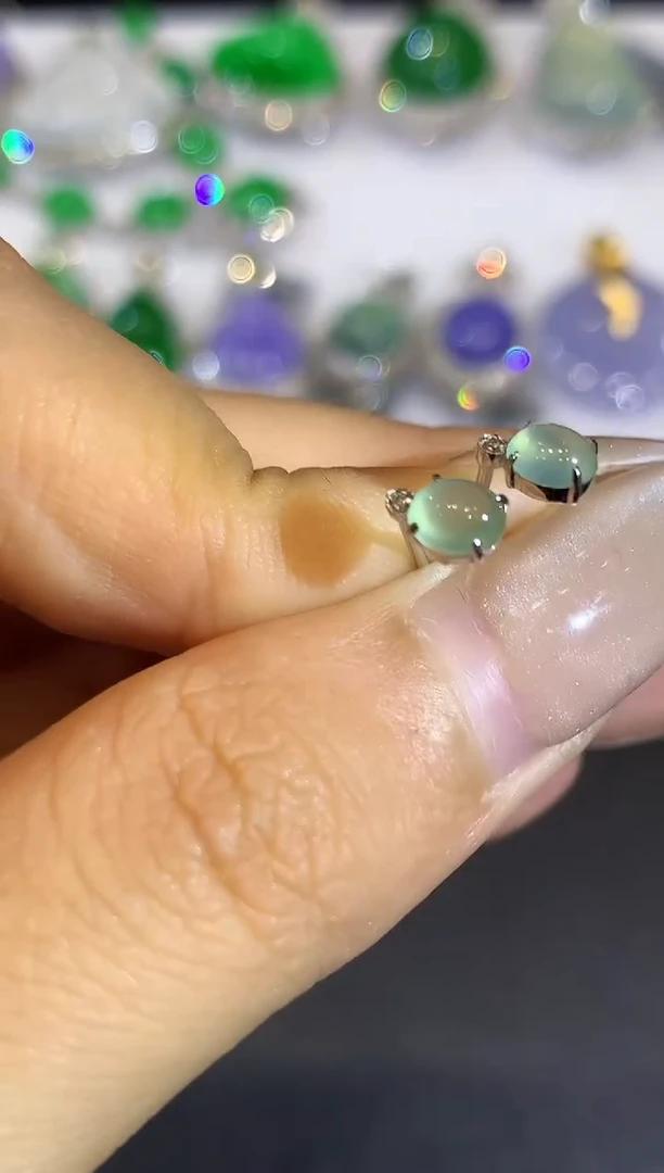 翡翠18K金镶嵌耳饰L多样性发其一