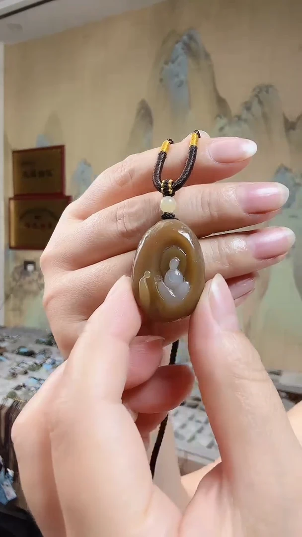 和田玉未镶嵌颈饰.