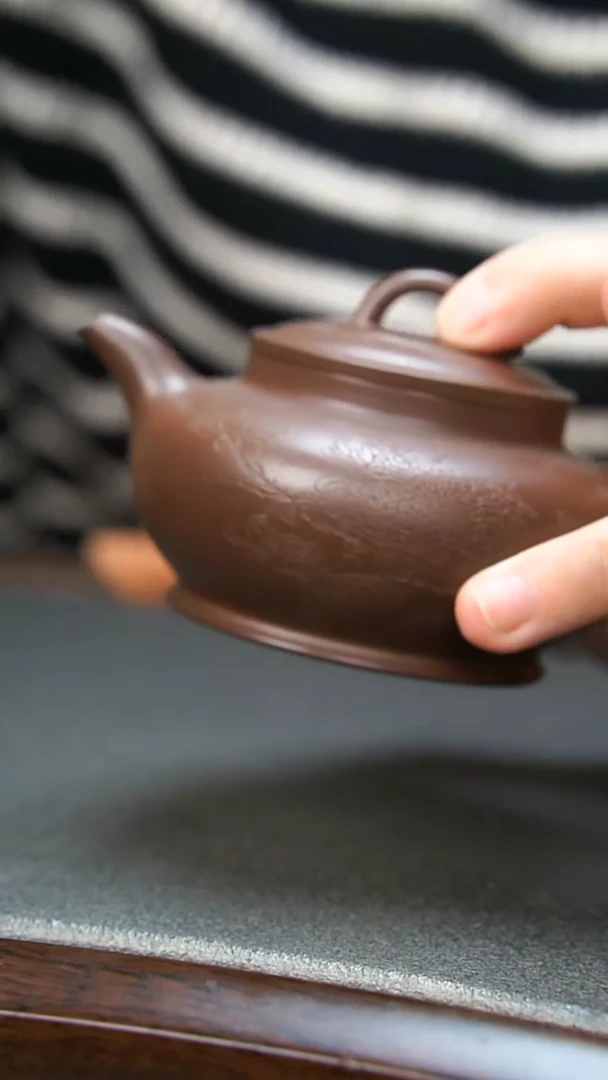 【闪购商品】紫砂茶壶紫泥刻绘菊花壶