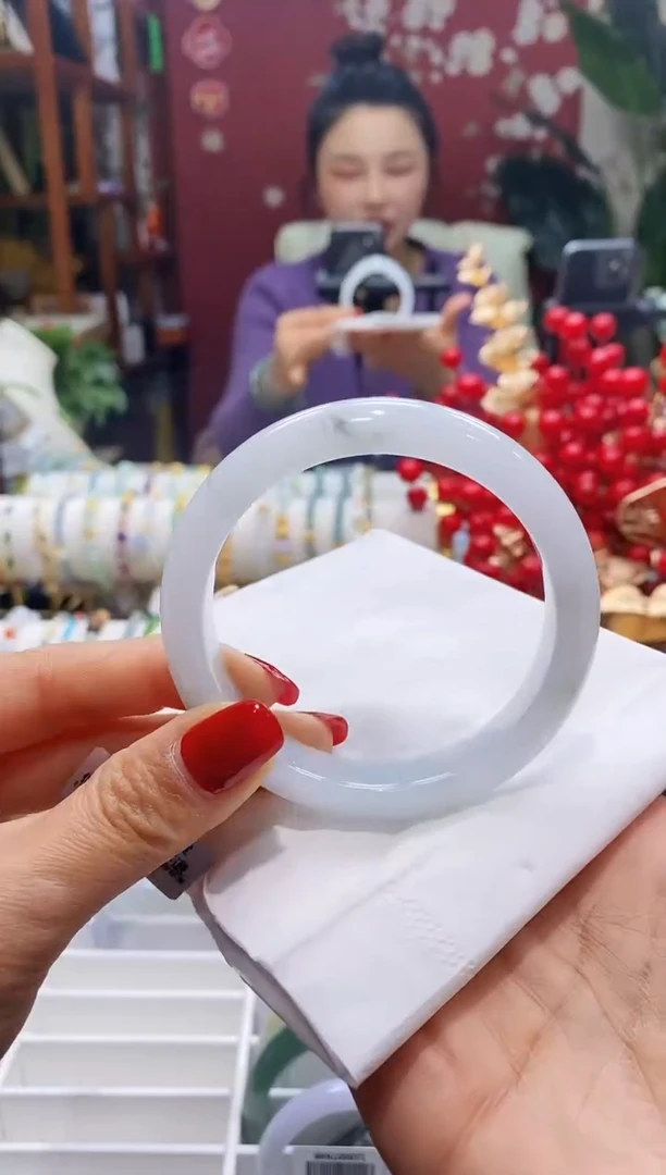 【闪购商品】翡翠手镯未镶嵌137圈口58.8/12.2*8.4