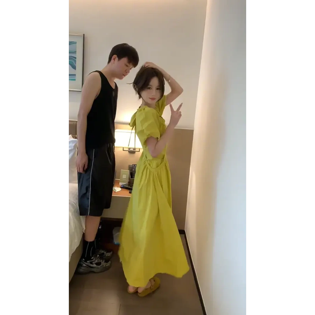 韩版时髦百搭V领泡泡袖收腰褶皱连衣裙女夏季通勤宽松百搭连衣裙