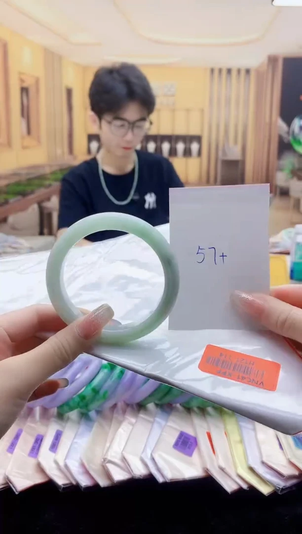 翡翠未镶嵌颈饰H121-114