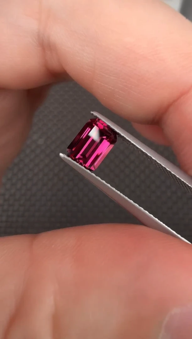 【闪购商品】石榴石祖切未镶嵌1ct-B012260