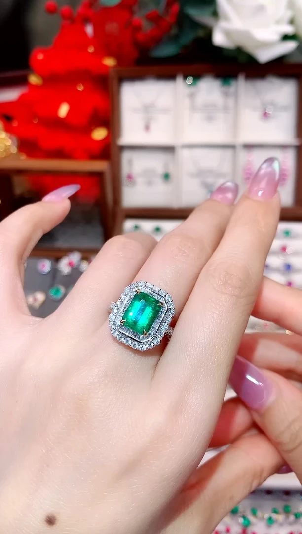 戒指18K金镶嵌祖母绿2.55ct/天然宝石/七天无理由