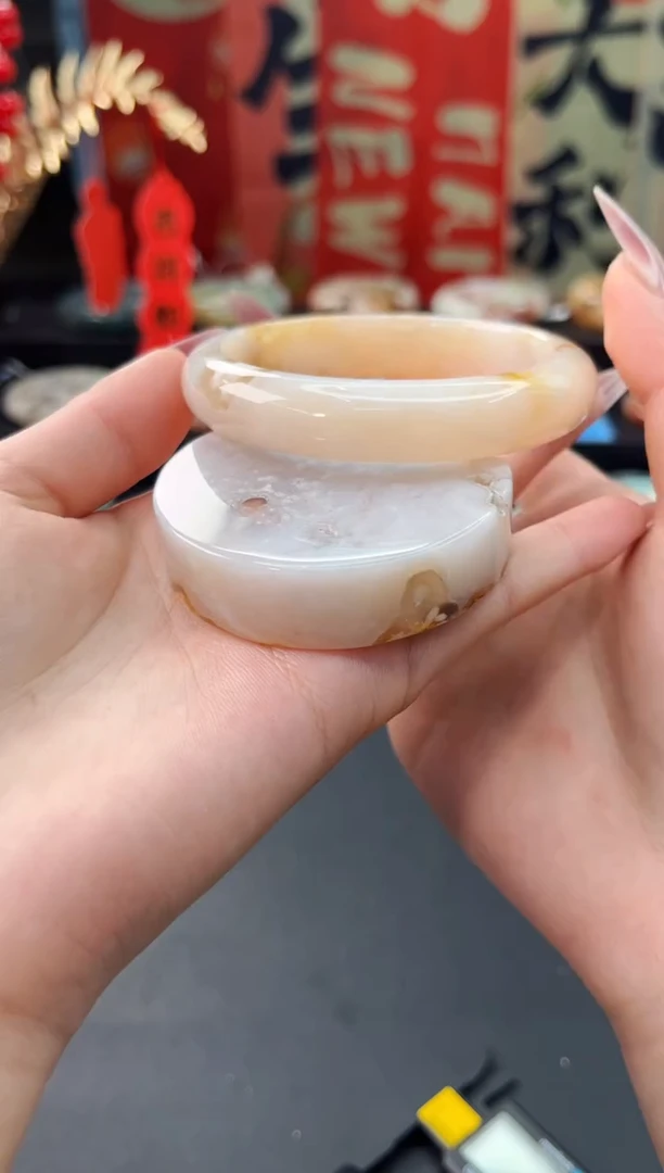 【闪购商品】石英质玉手镯未镶嵌赠送镯心（58圈口）无证书