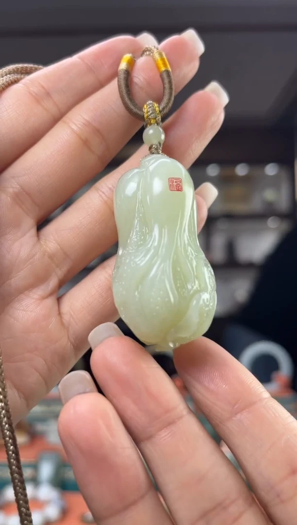 颈饰未镶嵌和田玉佩佩