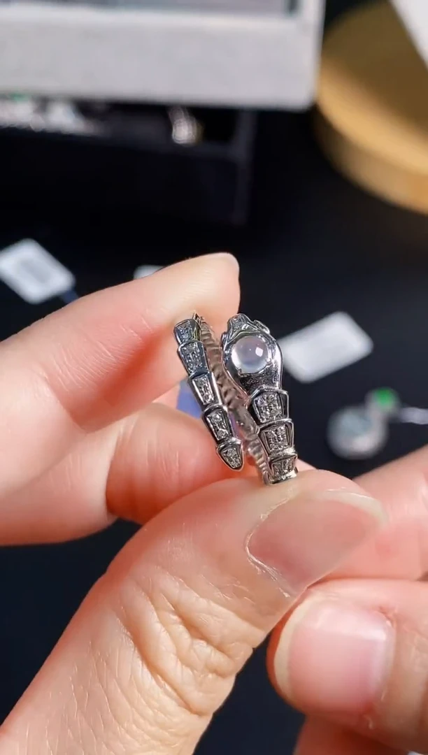 18K金镶嵌戒指翡翠124