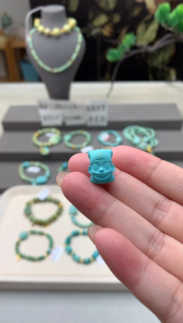 绿松石未镶嵌雕刻一*E35