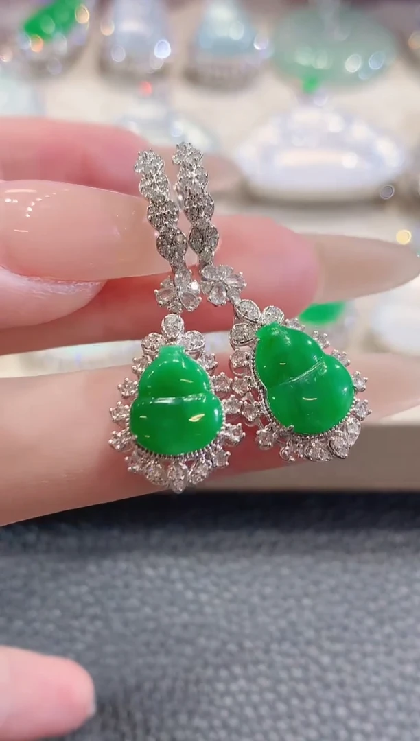 18K金镶嵌翡翠耳饰D65