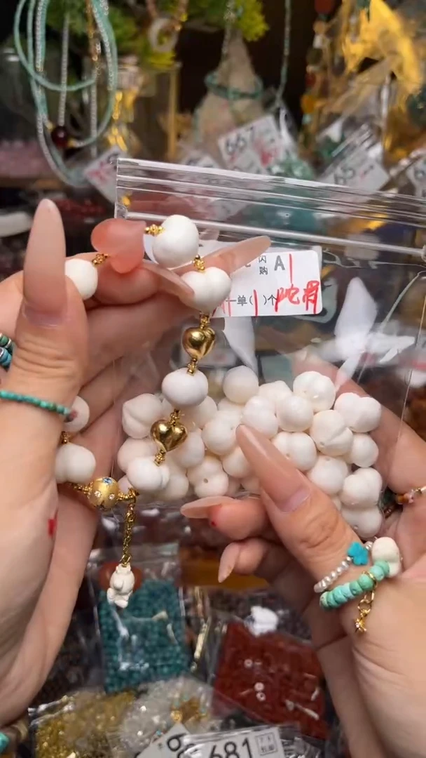 未镶嵌琥珀珠宝奇石A1