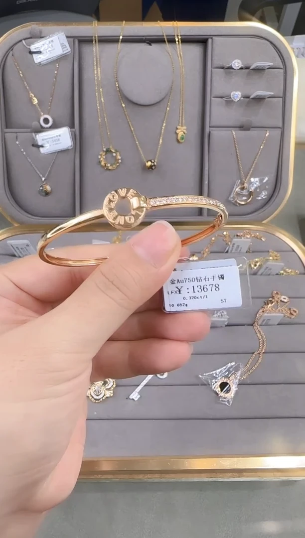 18K金镶嵌手镯钻石小*?11350