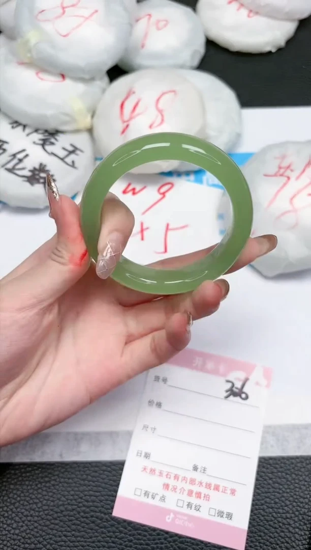 【闪购商品】石英质玉手镯未镶嵌306-52.4