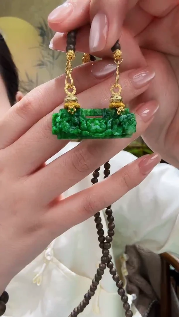 颈饰未镶嵌翡翠吊坠