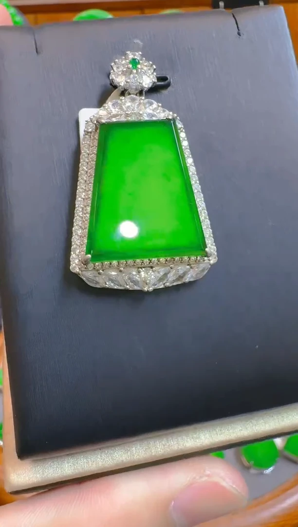 吊坠(赠链)银S925镶嵌翡翠天然A货翡翠