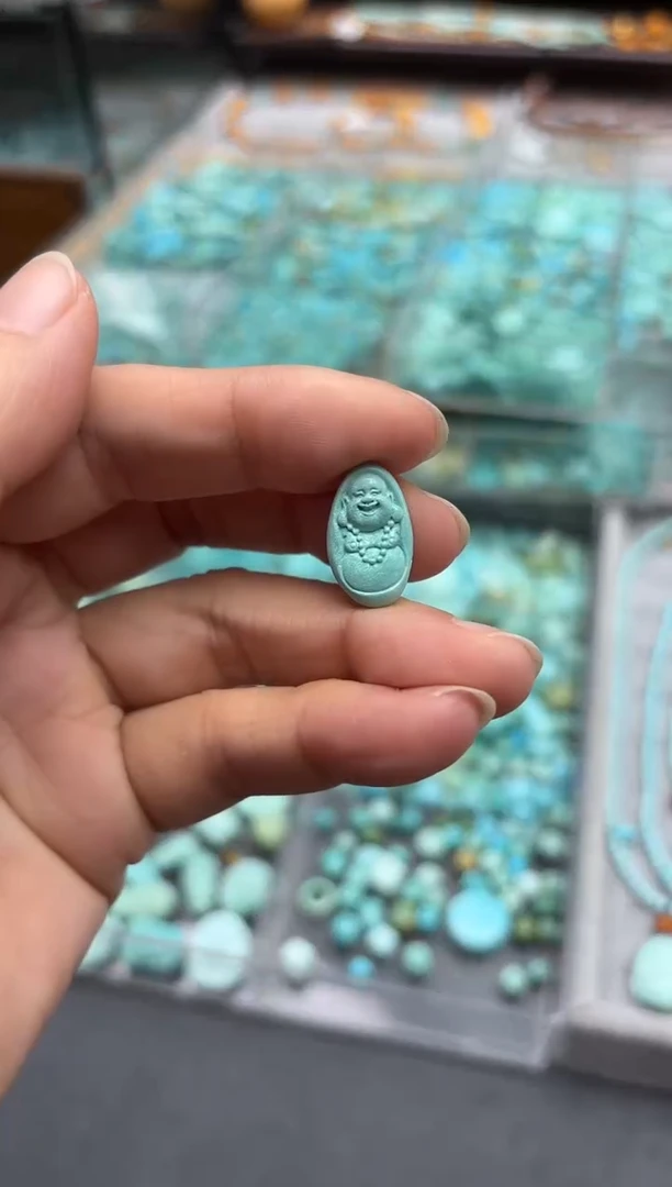 绿松石未镶嵌颈饰发一件雕刻 1.5g