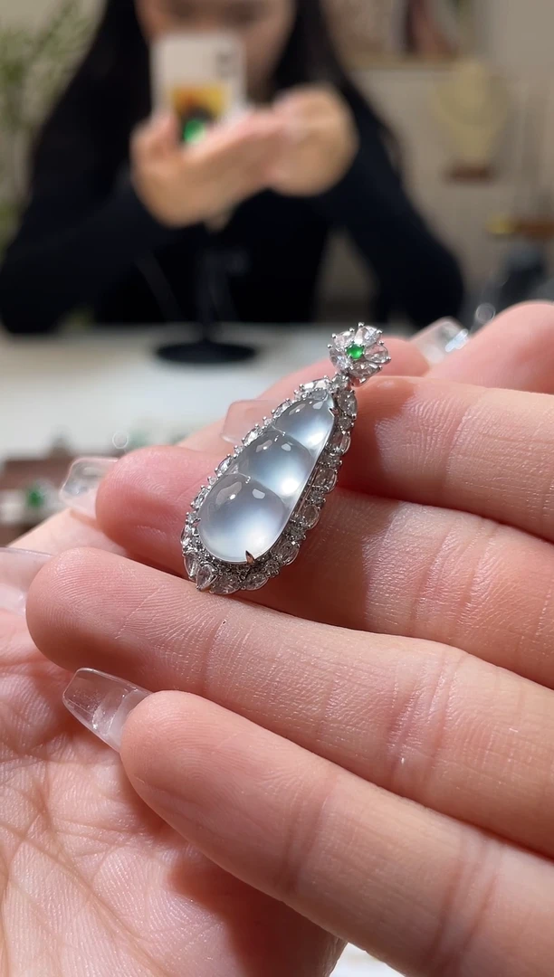 吊坠(不含链)18K金镶嵌翡翠豆子