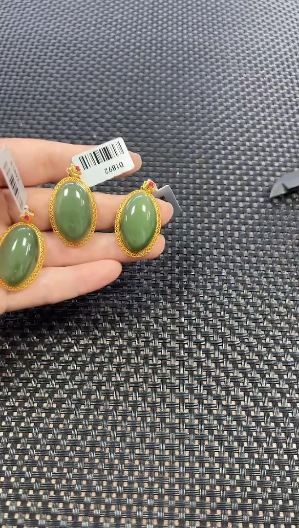 颈饰18K金镶嵌和田玉（多样性发一件）1892