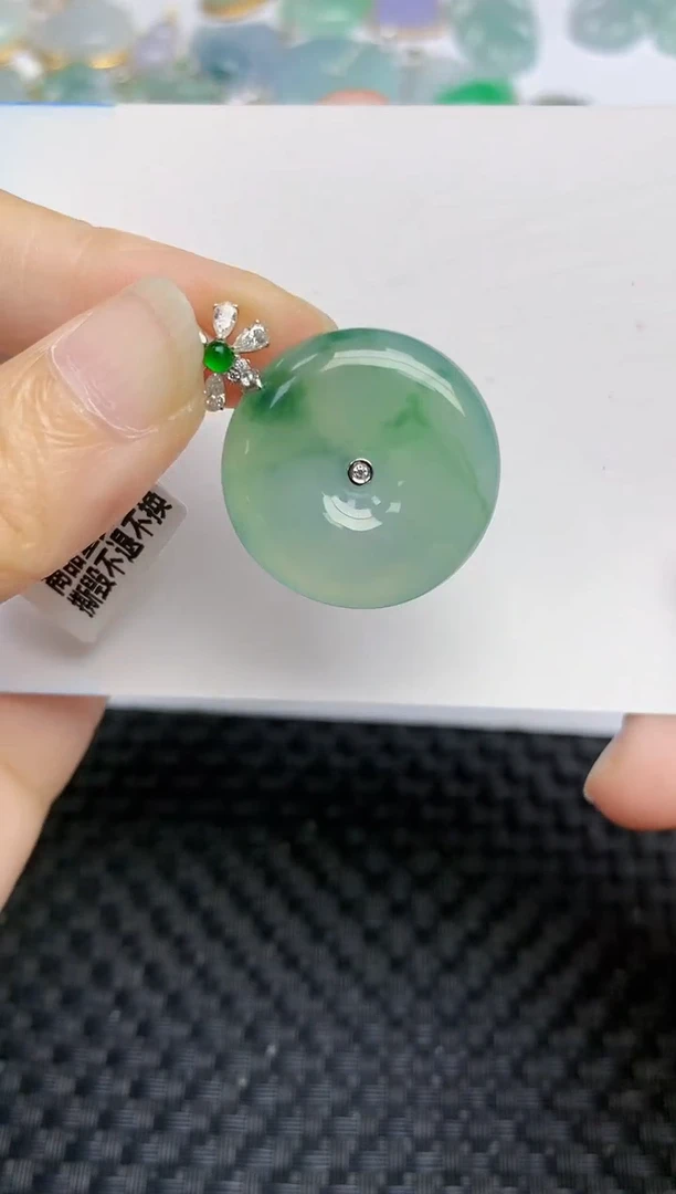 翡翠18K金镶嵌颈饰天然翡翠A货