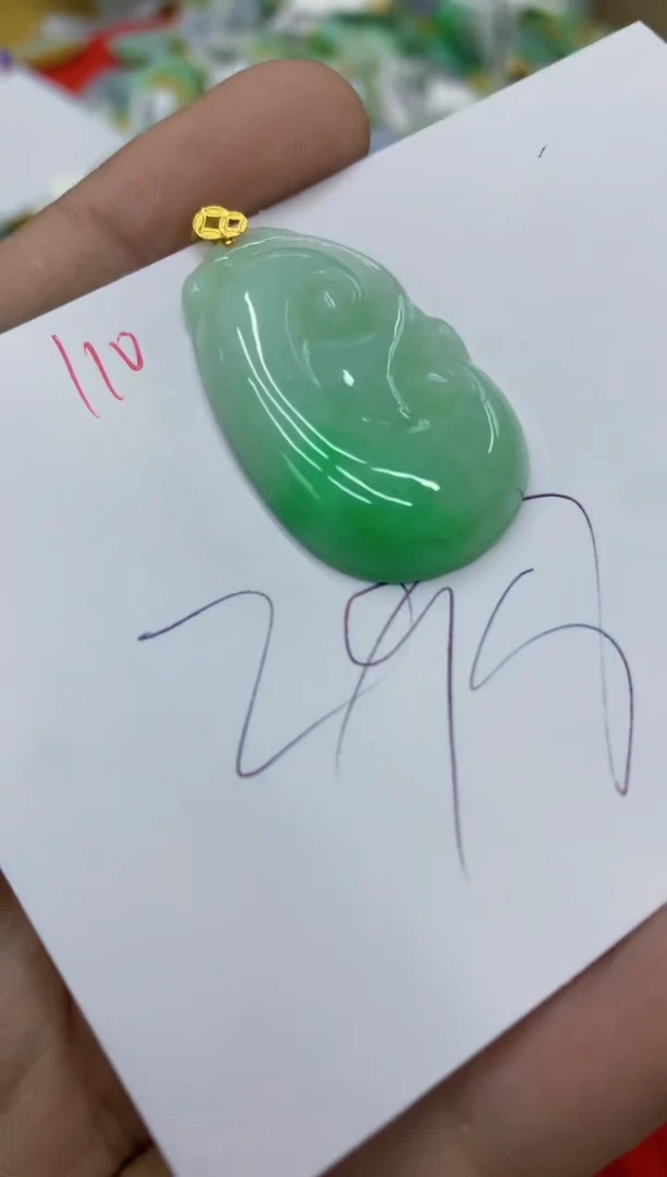翡翠18K金镶嵌颈饰1111111111