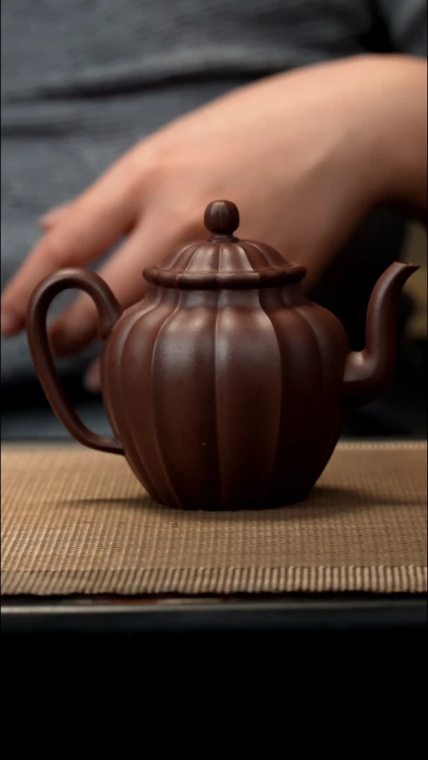 紫砂茶盏紫泥银台醉刻170CC微瑕晃盖
