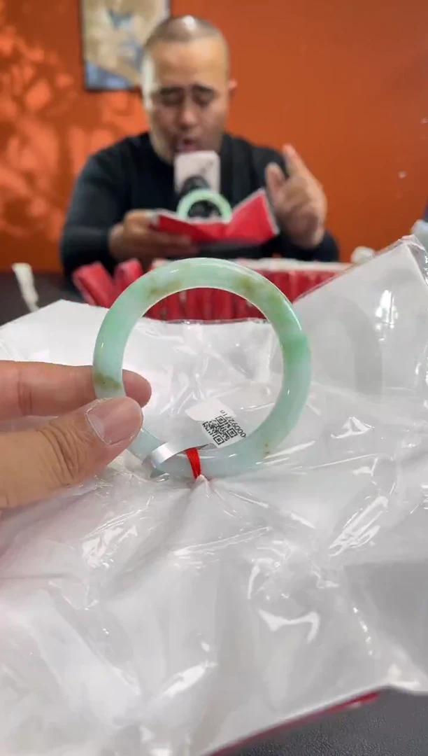 未镶嵌手镯翡翠1 56