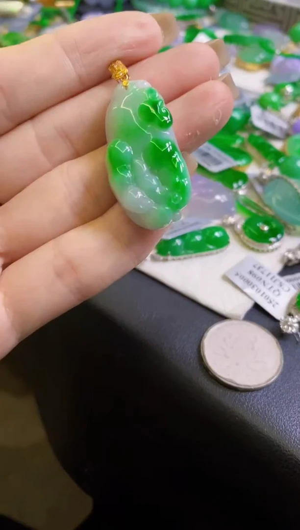 【闪购商品】定制翡翠18K金镶嵌吊坠