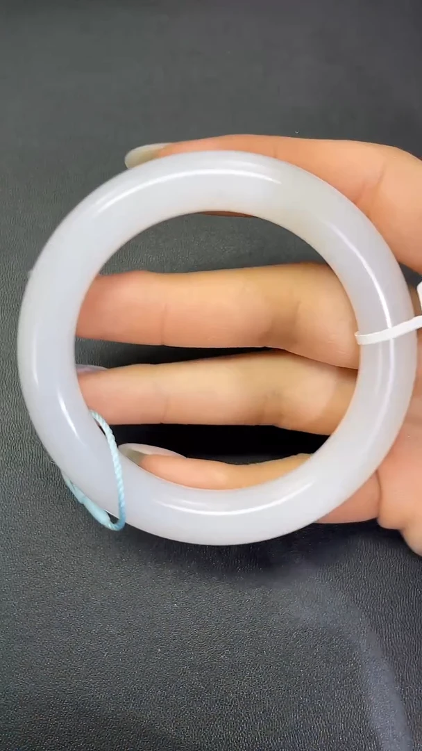 未镶嵌手镯和田玉羊脂白玉圆条玉镯#711059