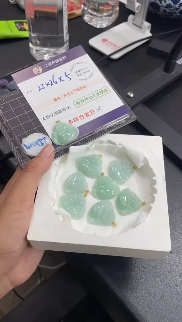 18K金镶嵌挂件翡翠绿佛公FL82多样性发其一CP配绳