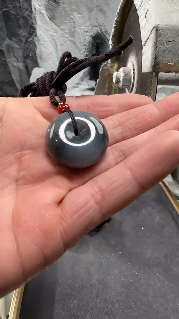 颈饰未镶嵌和田玉吊坠