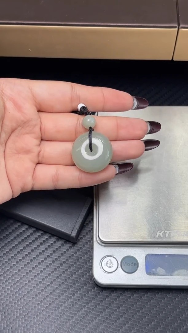 吊坠(赠链)未镶嵌和田玉且末近矿微色差平安扣s